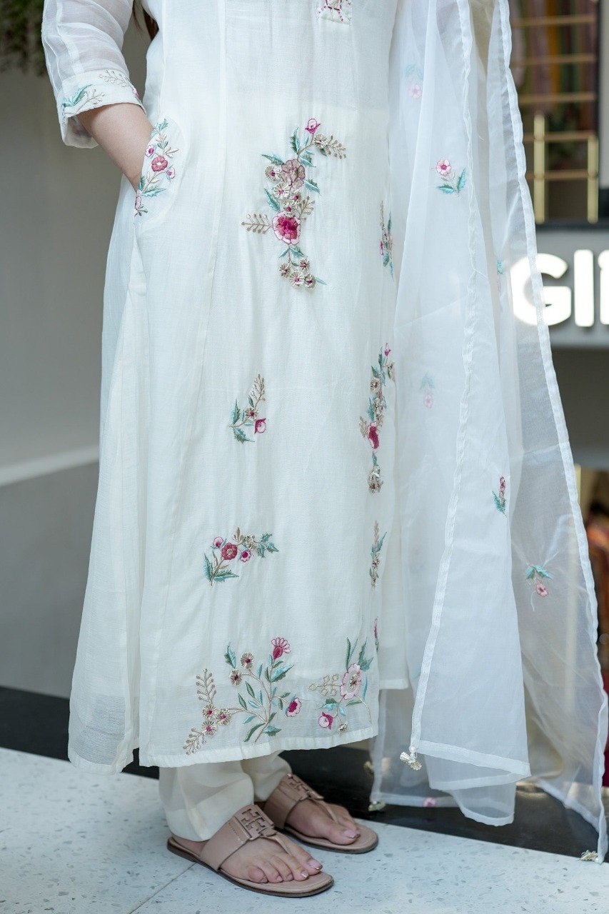 Adevira Embroidered Kurta Pant Dupatta Set